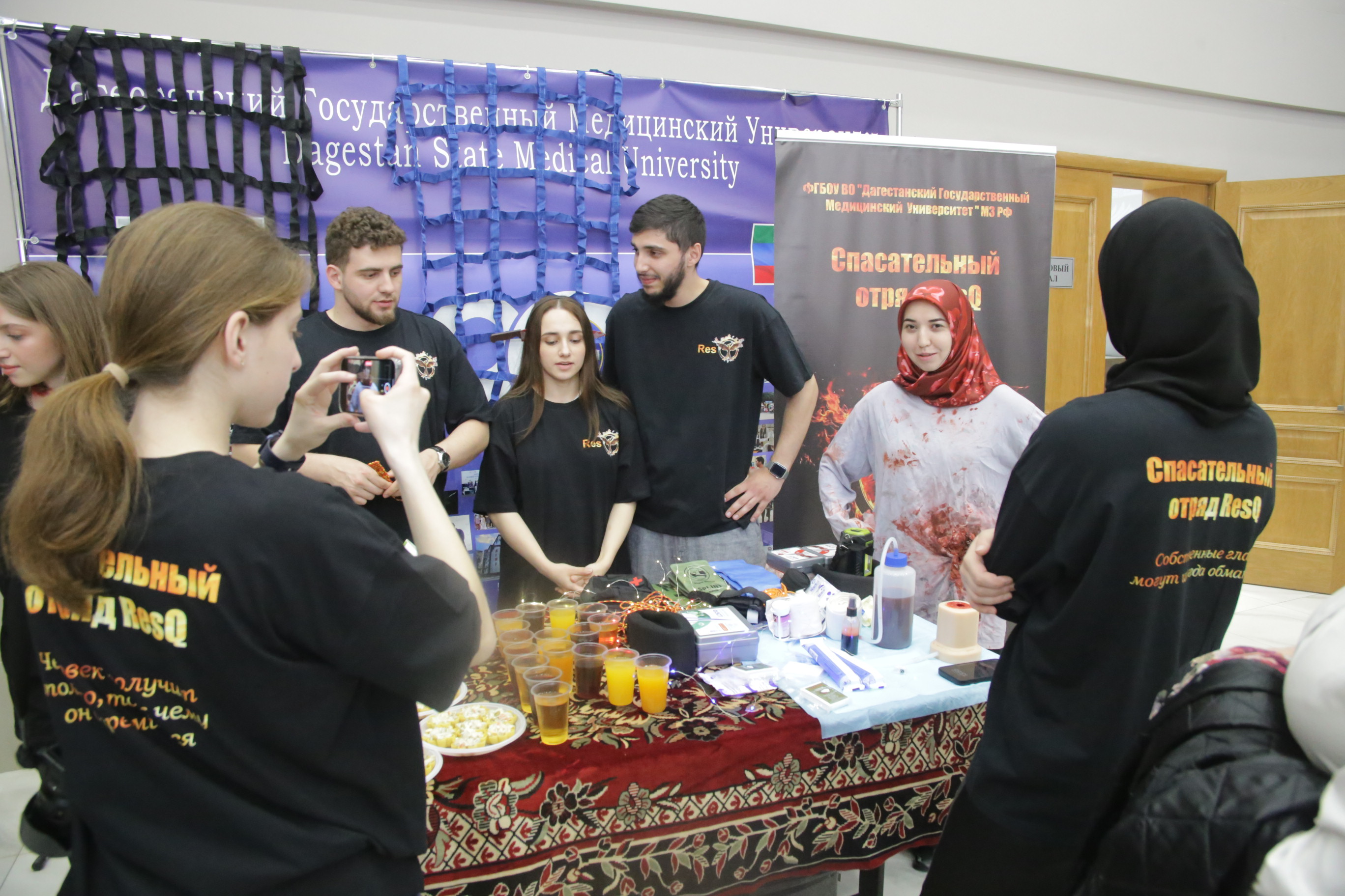 Школьники посетили ДГМУ в День открытых дверей