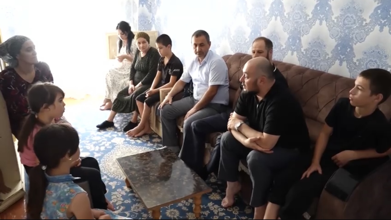 Единороссы навестили семьи военнослужащих Каспийской флотилии