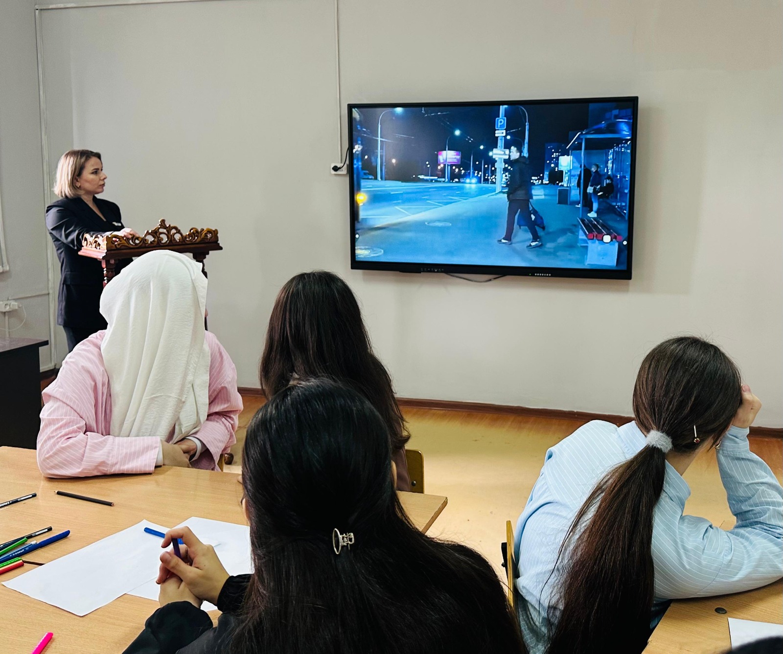 Единороссы Дербента обсудили со студентами роль отца в современной семье