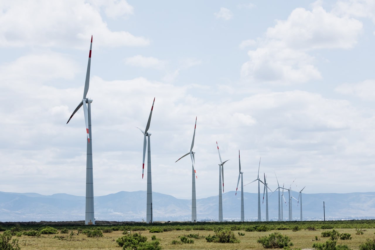 Глава Дагестана назвал сроки сдачи первого этапа крупнейшей в стране ветростанции