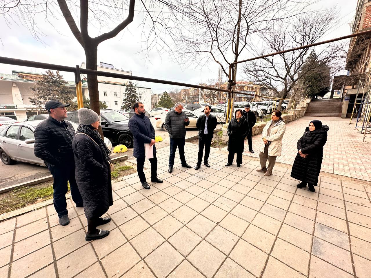 Жителям многоэтажки Махачкалы разъяснили порядок проведения капремонта раньше срока