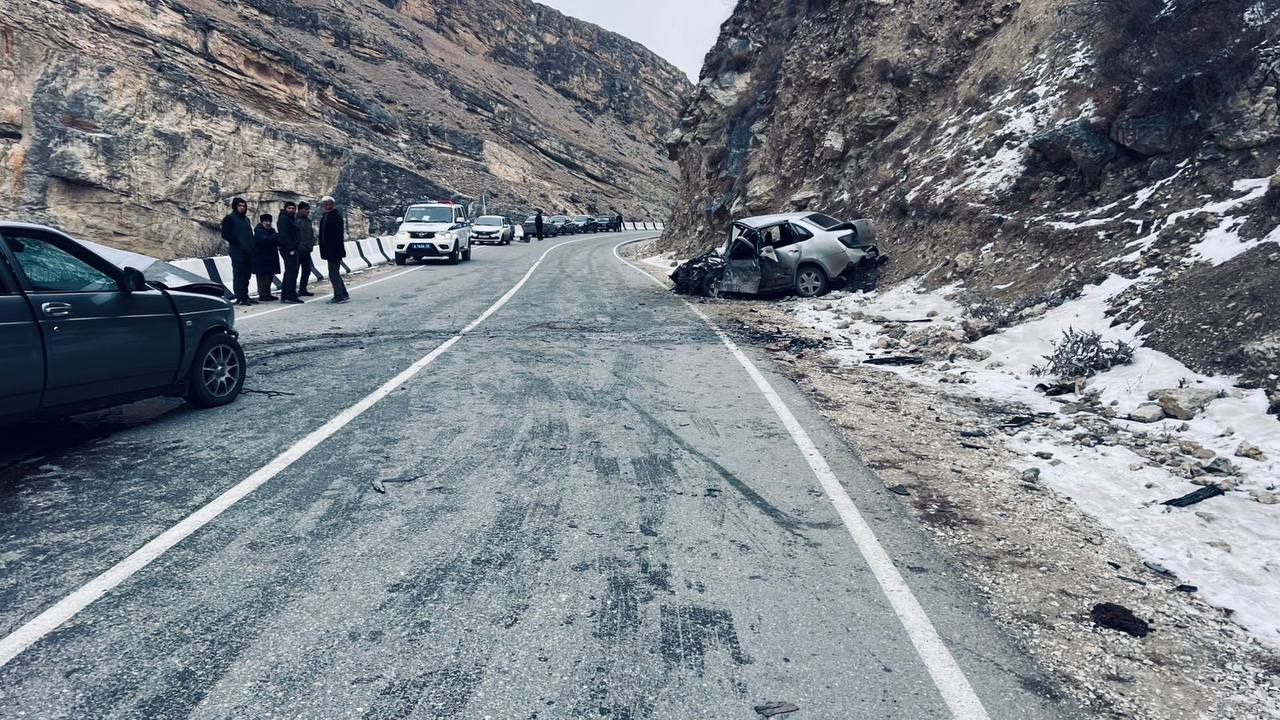 Один человек погиб и два пострадали в ДТП в Дагестане