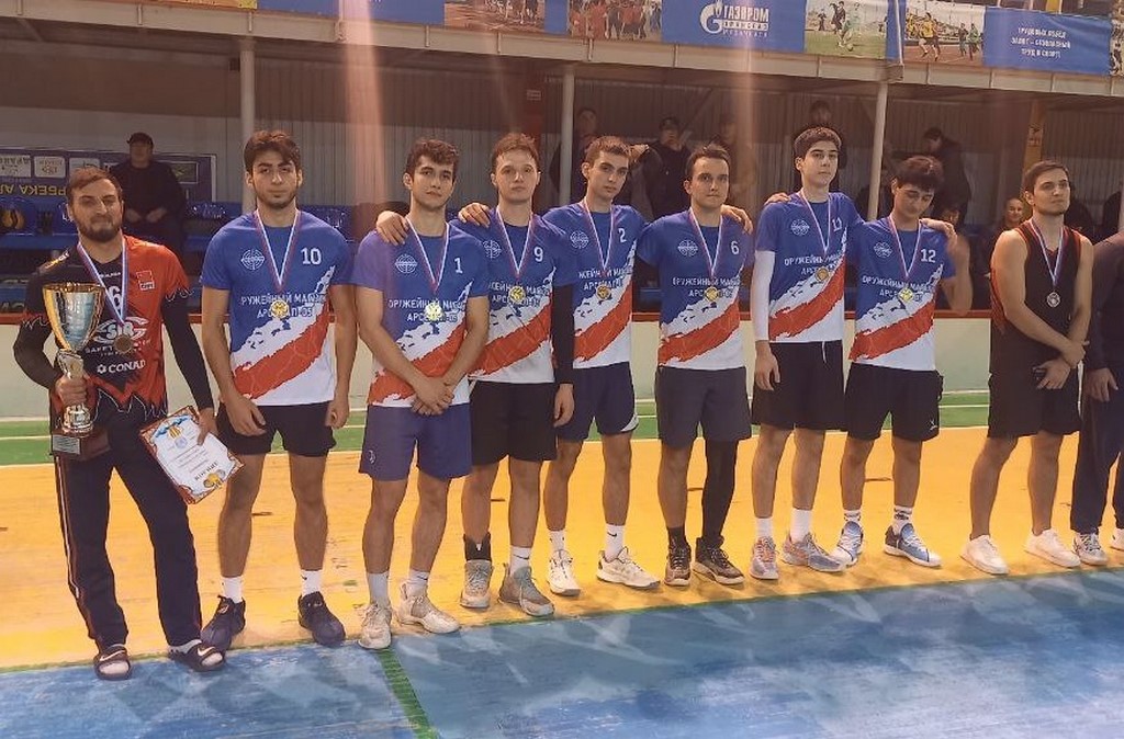 В Избербаше провели волейбольный турнир памяти офицера полиции Магомеда Магомедова