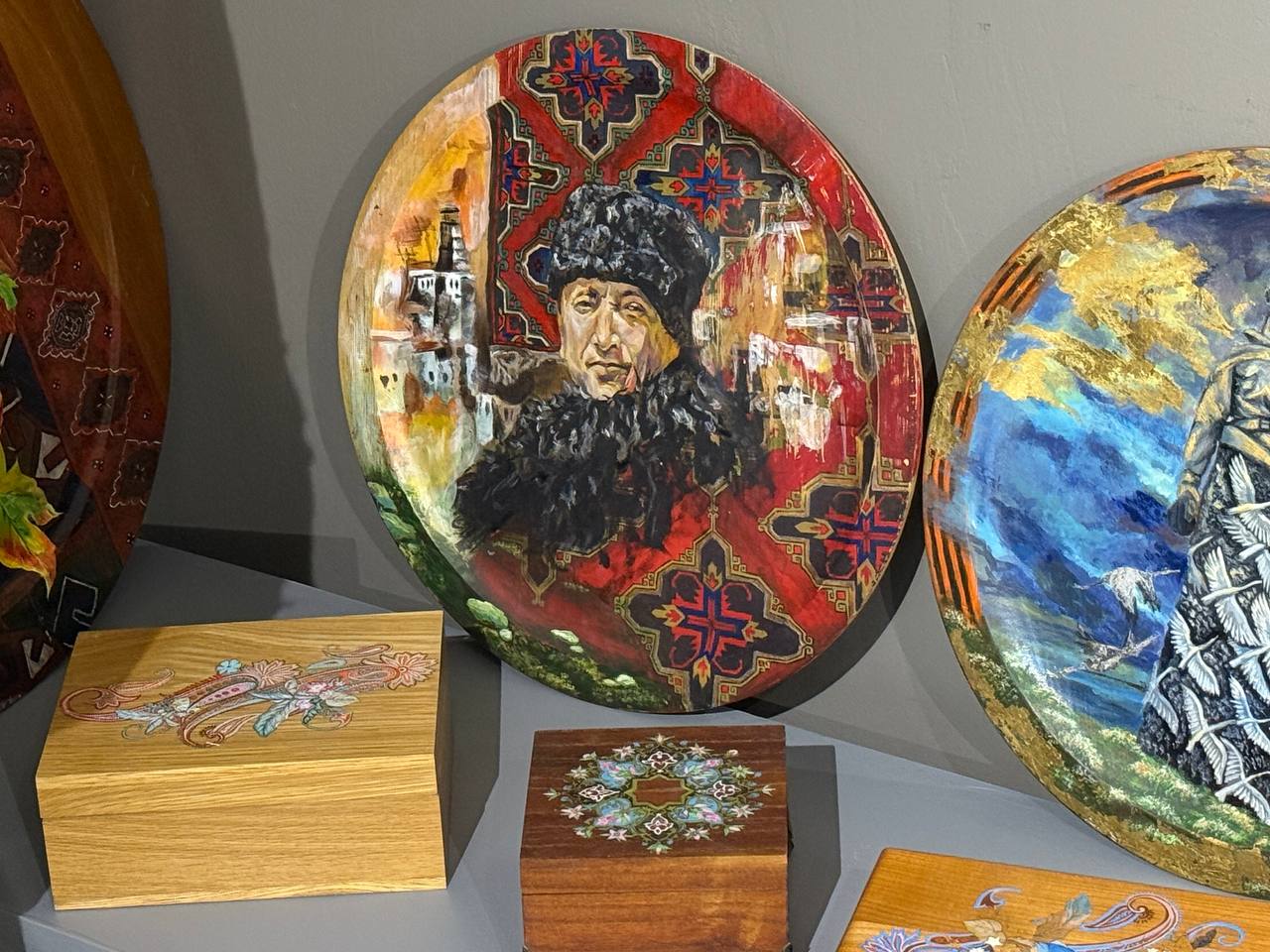 В Махачкале открылась выставка «Мир студенческого искусства»