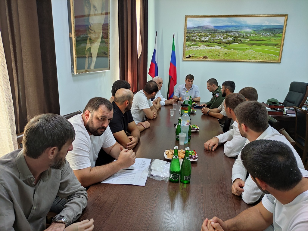 Врио главы Карабудахкентского района встретился с участниками СВО