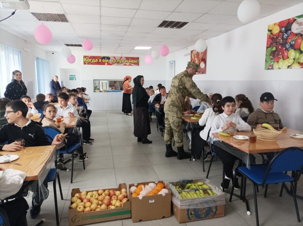 Воспитанникам Карабудахкентской специальной школы-интерната участники СВО передали продукты