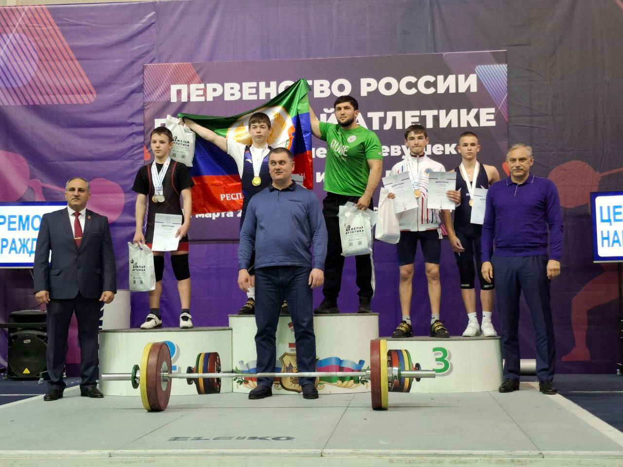 Дагестанский тяжелоатлет выиграл юношеский чемпионат России