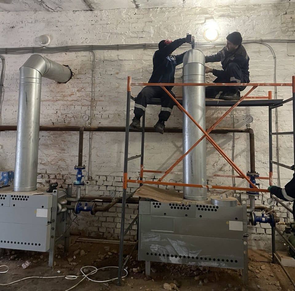 Бригады из Дагестана обновляют оборудование котельной в Доме культуры Михайловского района