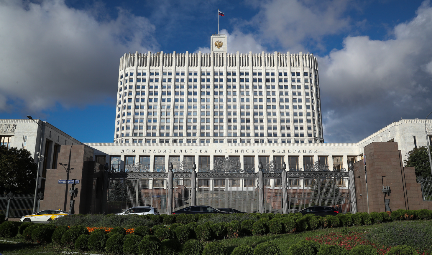 Кабмин предусмотрел около 700 млрд рублей на обновление школ за трехлетку