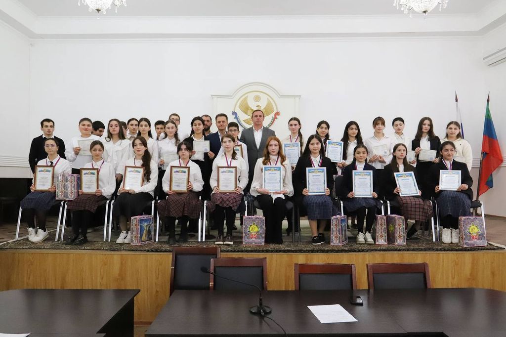 В Табасаранском районе наградили победителей конкурса «Ученик года-2025»