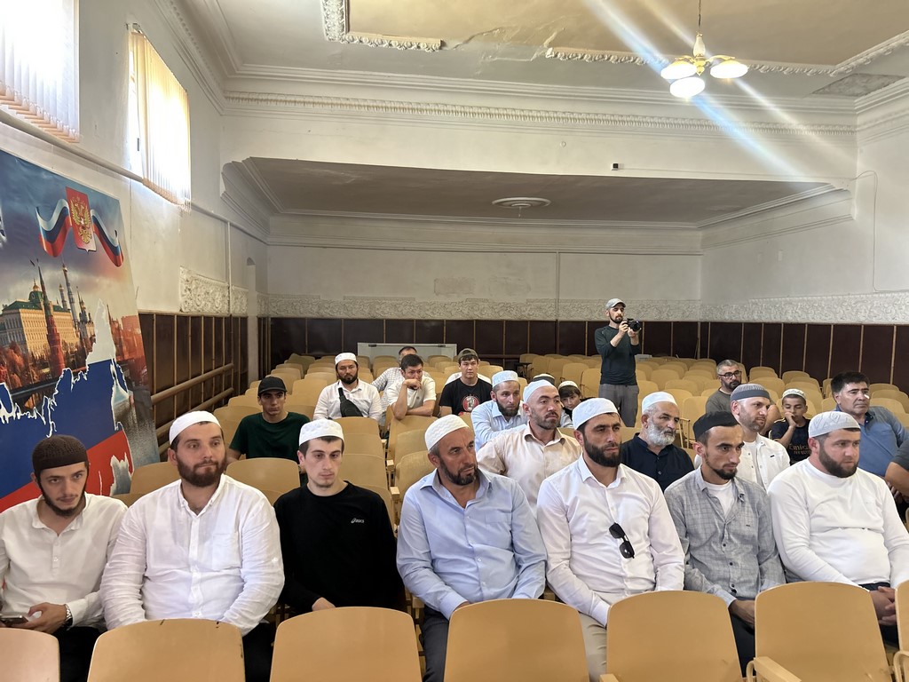 Вопросы формирования межрелигиозного согласия обсудили в Тарумовском районе