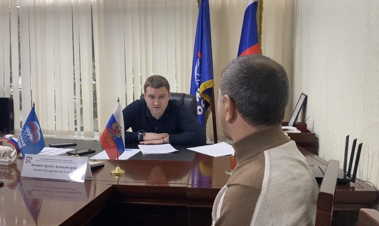 Артём Бичаев взял на контроль вопросы благоустройства в ходе приема граждан