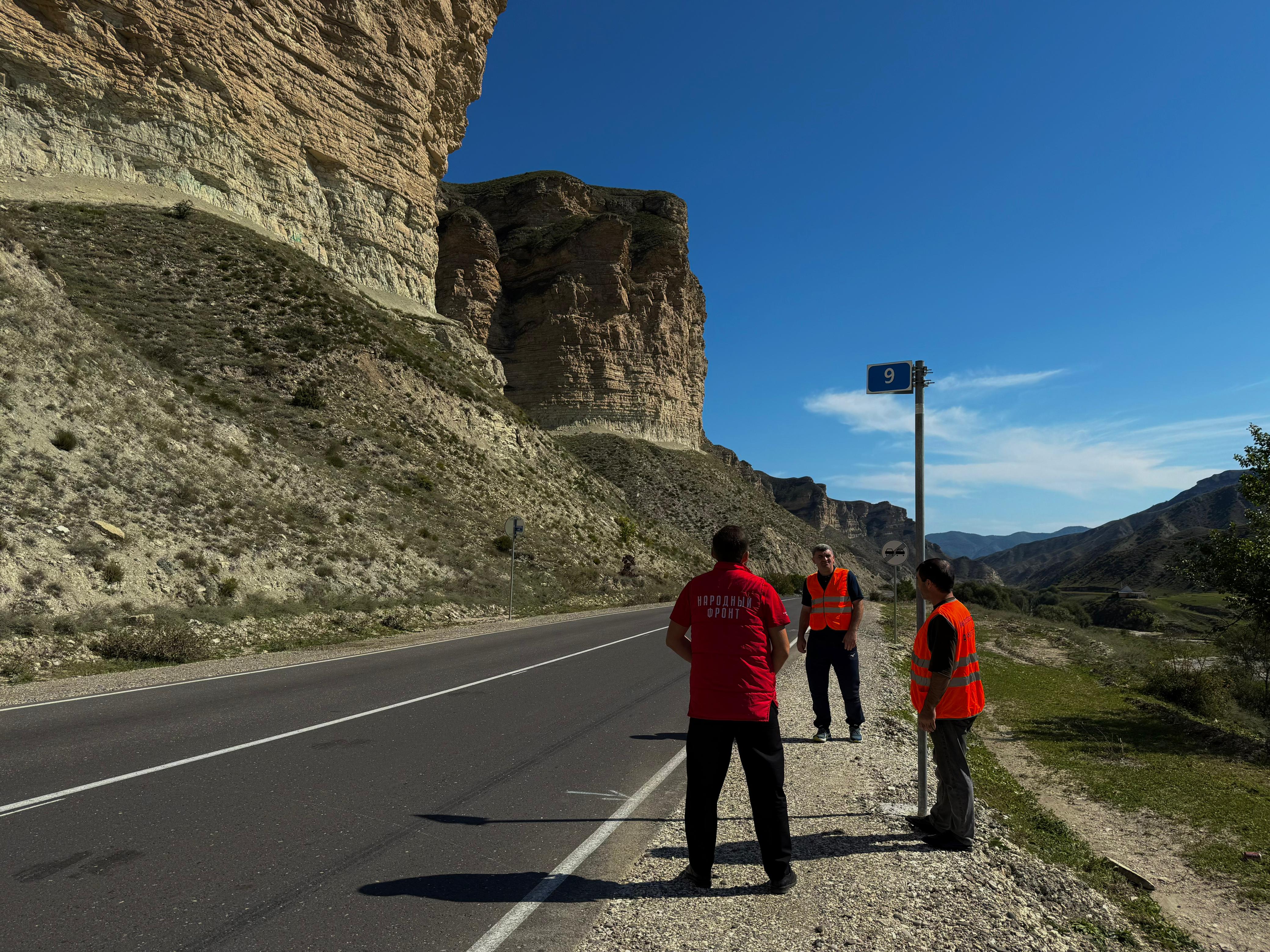 Общественники Дагестана проверили обновленный участок автодороги в Левашинском районе