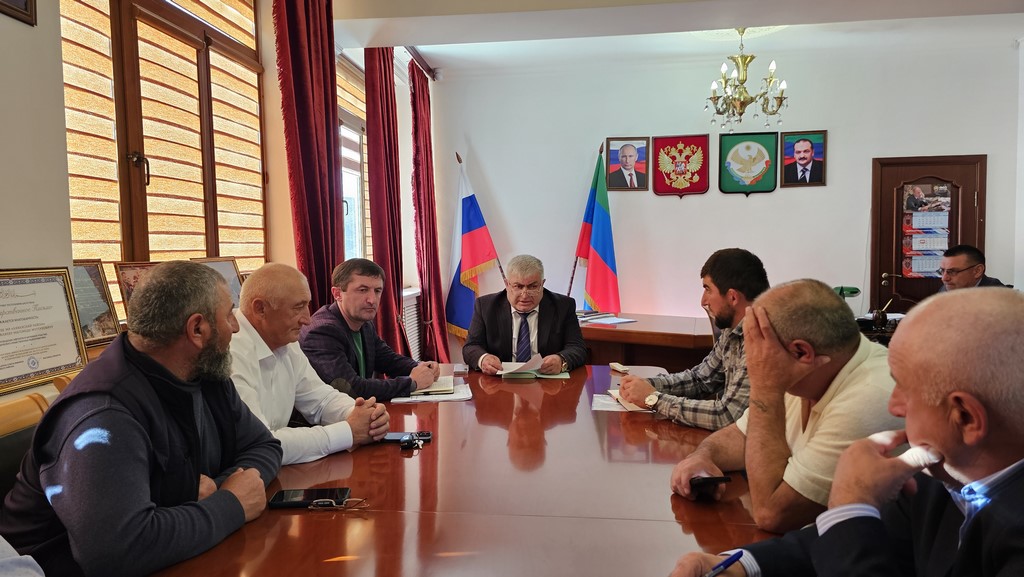 В Ахвахском районе обсудили начало осенней призывной кампании