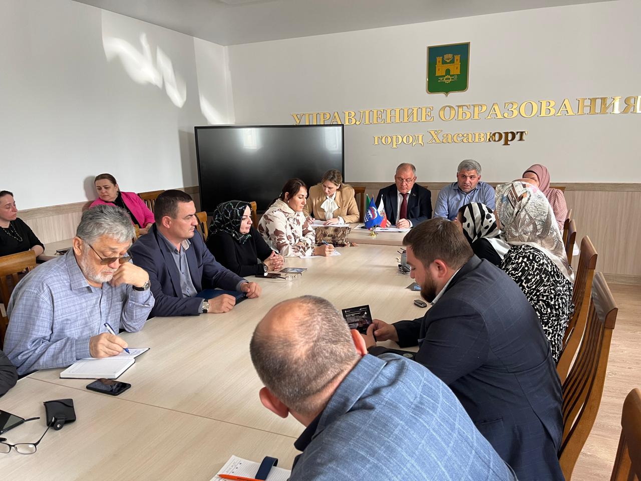 Ректор ДГМУ встретился с директорами школ Хасавюрта