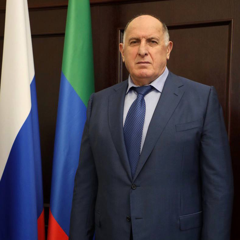 Абдулмуслим Абдулмуслимов поздравил медицинских работников с профессиональным праздником