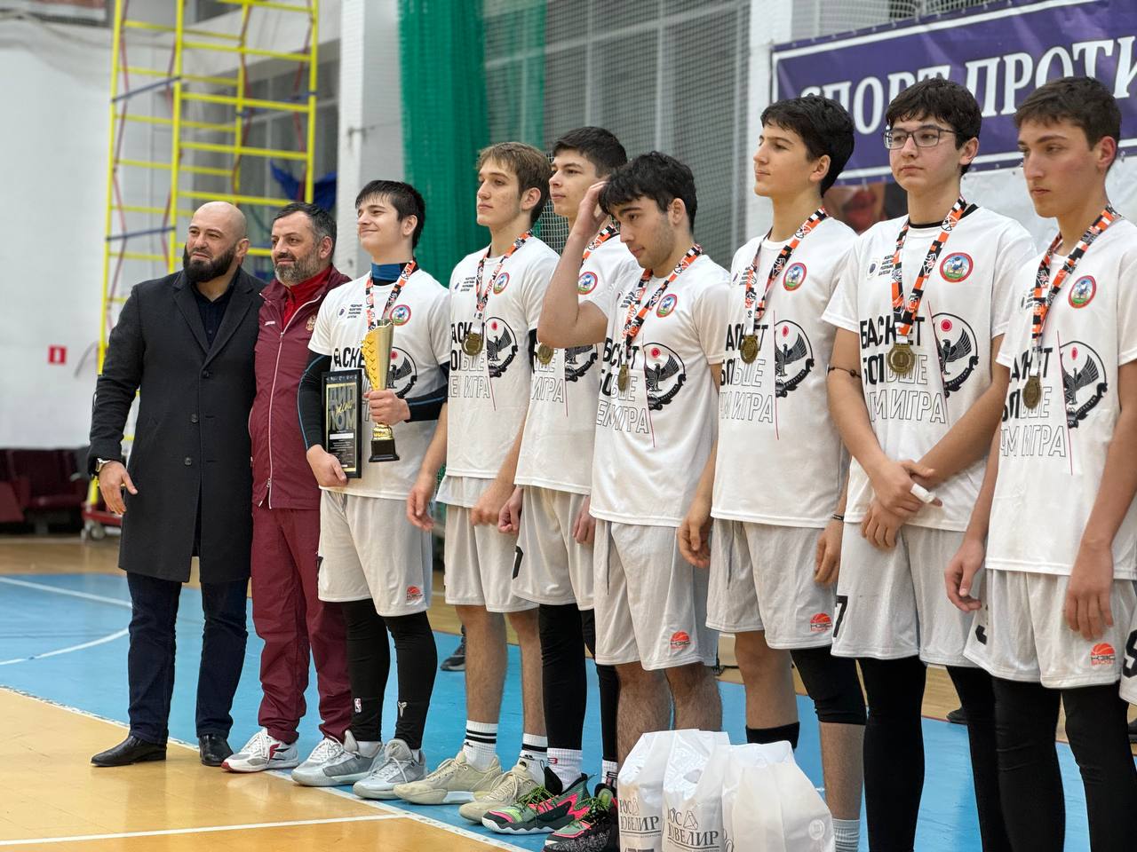 В Махачкале провели соревнования Школьной баскетбольной лиги «КЭС-Баскет»