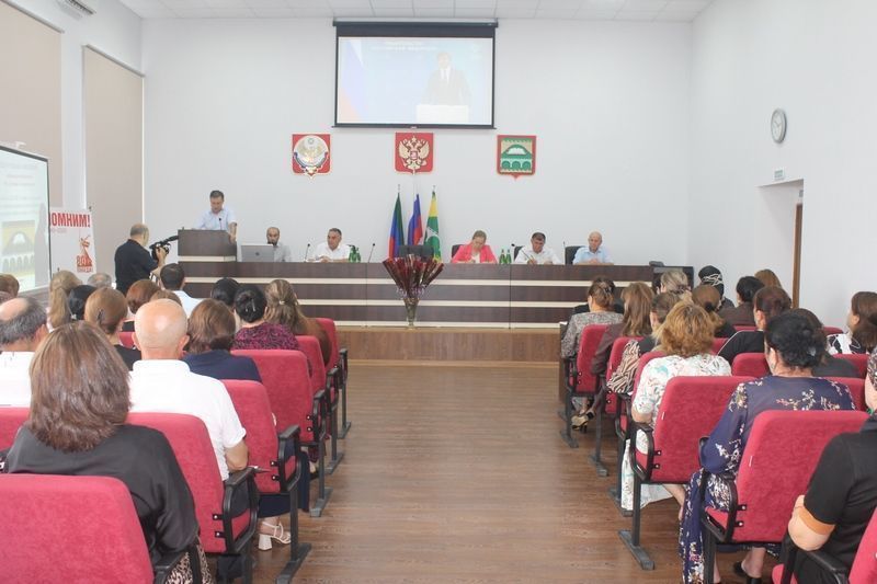 В Сулейман-Стальском районе состоялось августовское совещание работников учреждений образования