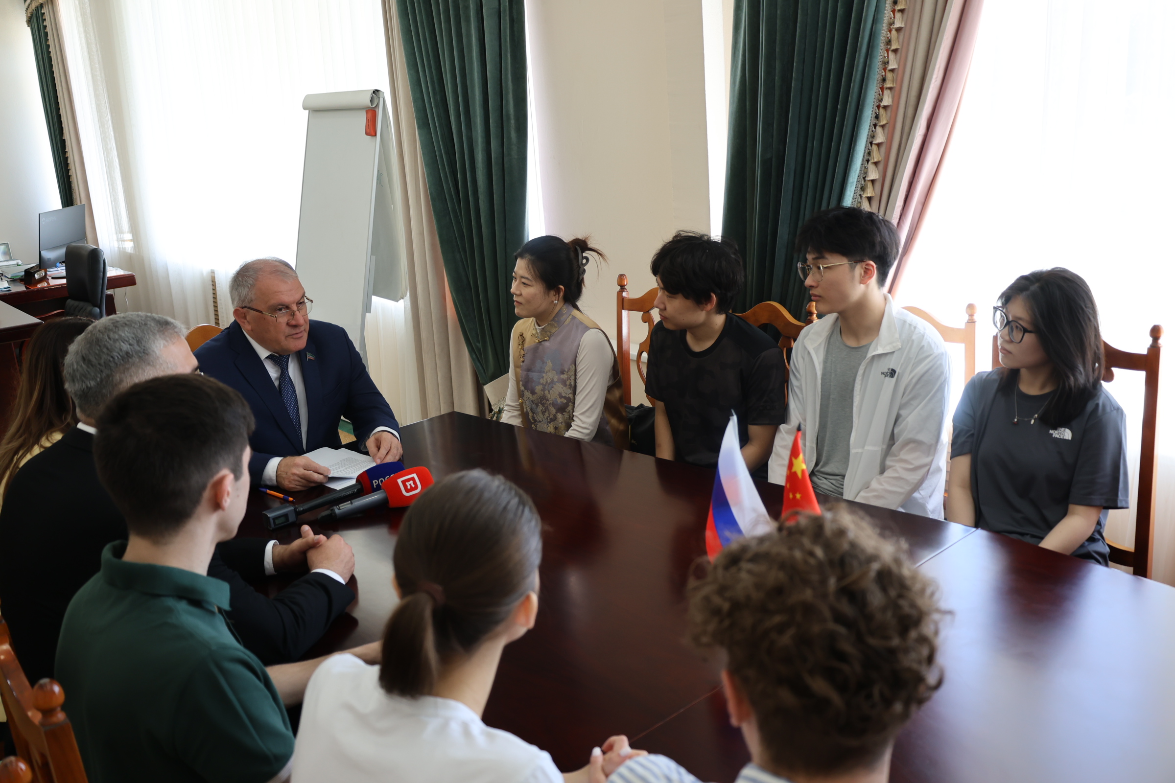 В ДГМУ стартовала российско-китайская летняя школа по стоматологии