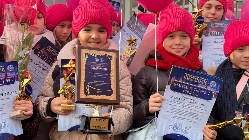 Победительниц Национальной телевизионной премии «Щелкунчик» торжественно встретили в Махачкале