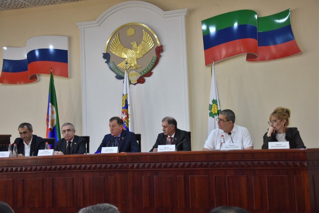 Совещание под руководством Председателя Народного Собрания РД Заура Аскендерова прошло в Дербентском районе