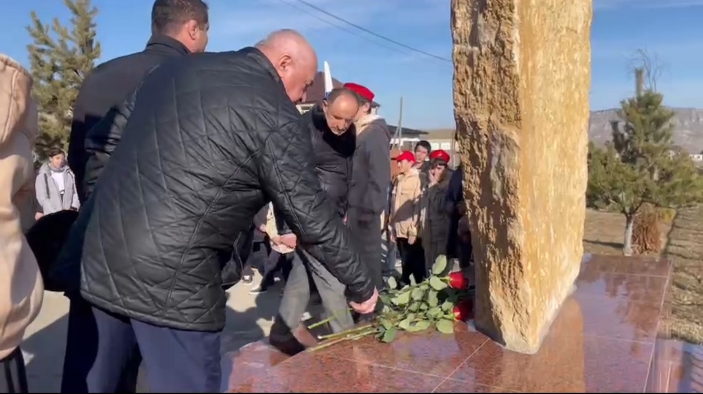 В «Саду памяти» Левашинского района прошло мероприятие ко Дню Героев Отечества