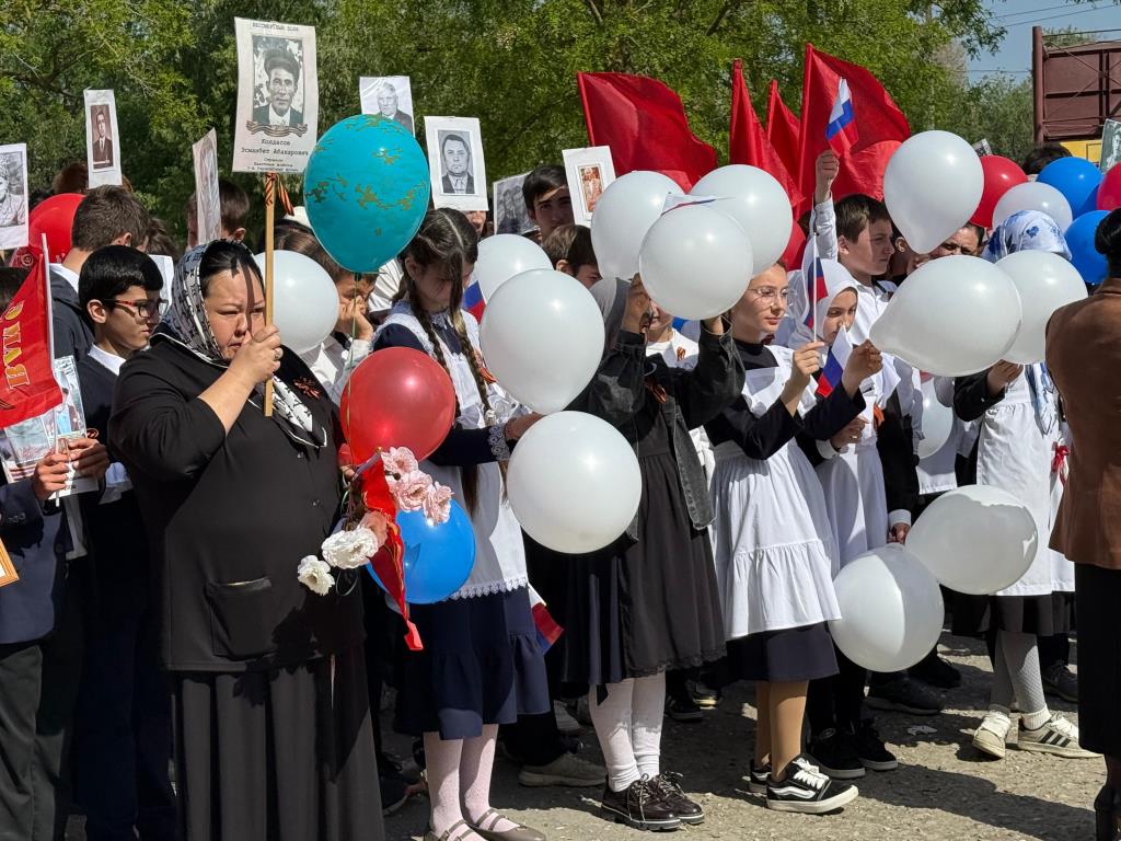 Школьники Тарумовского района поддержали патриотическую акцию «Бессмертный полк: герои среди нас»