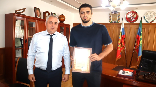 Глава Гергебильского района встретился со спортсменами Шамилем Шариповым и Ахмедом Гаджиевым