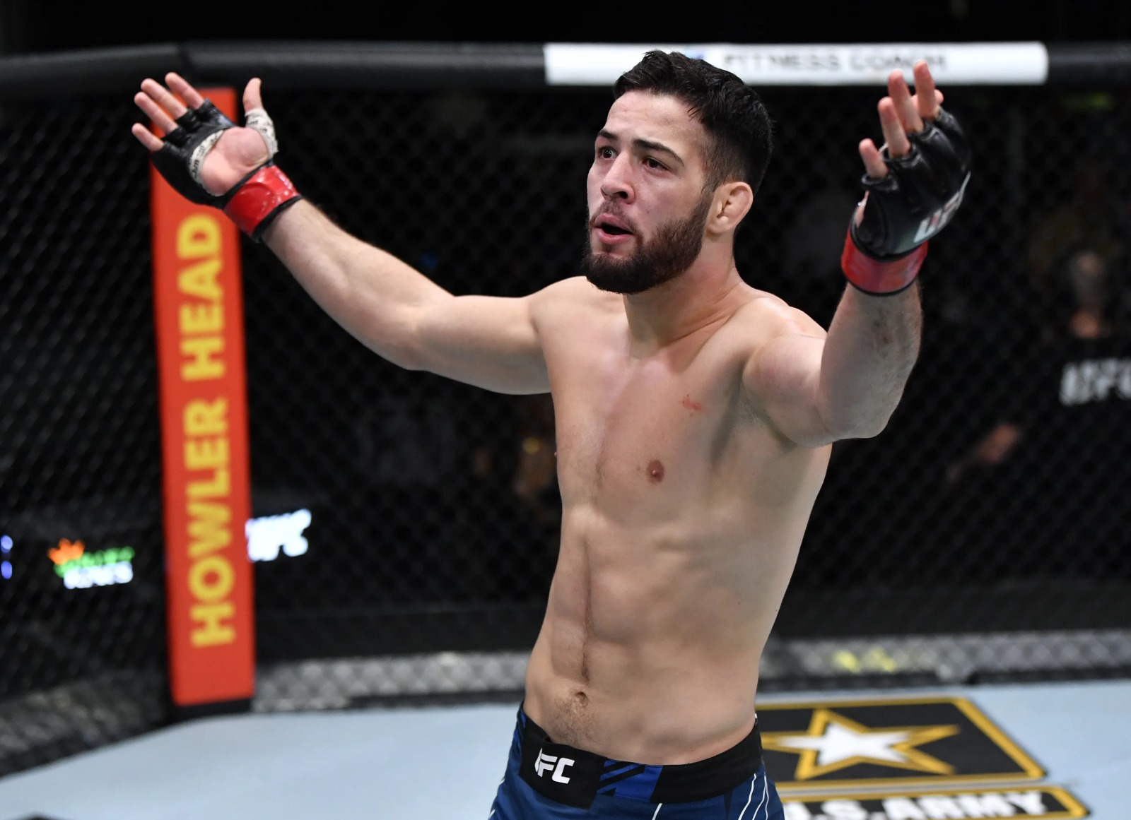 Нассурдин Имавов нокаутировал Исраэля Адесанью на UFC в Эр-Рияде