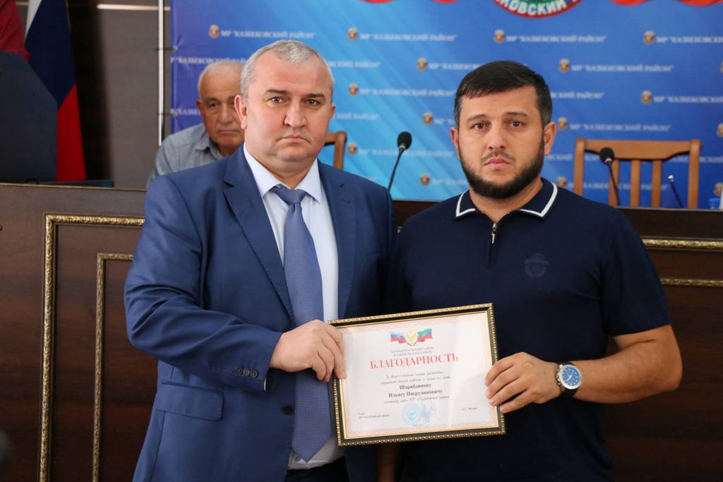 Глава Казбековского района выразил благодарность местным предпринимателям за поддержку участников СВО