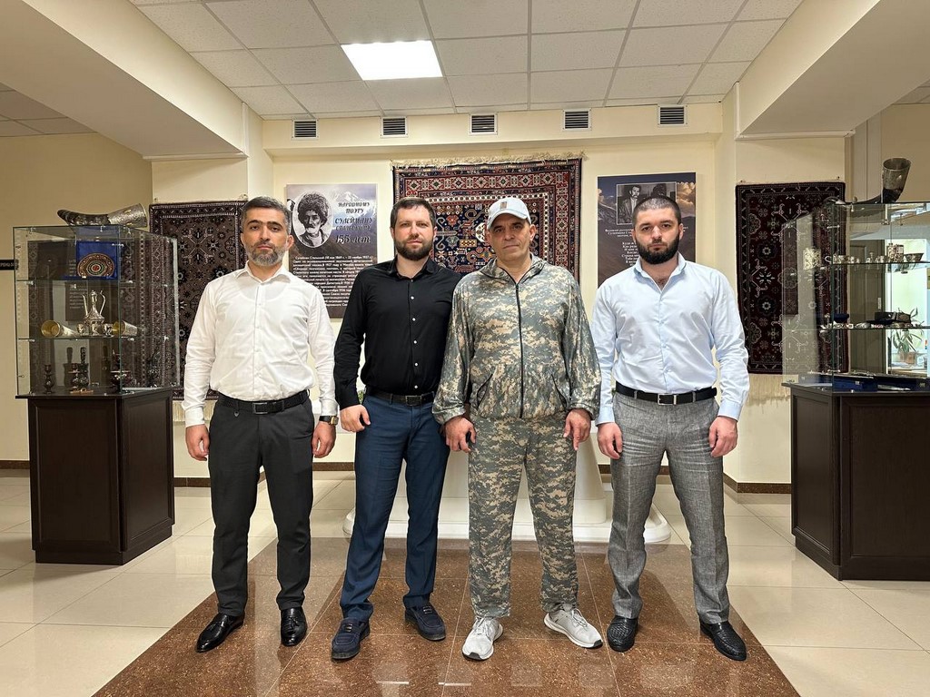 Коллектив Минтуризма РД проводил коллегу в зону СВО