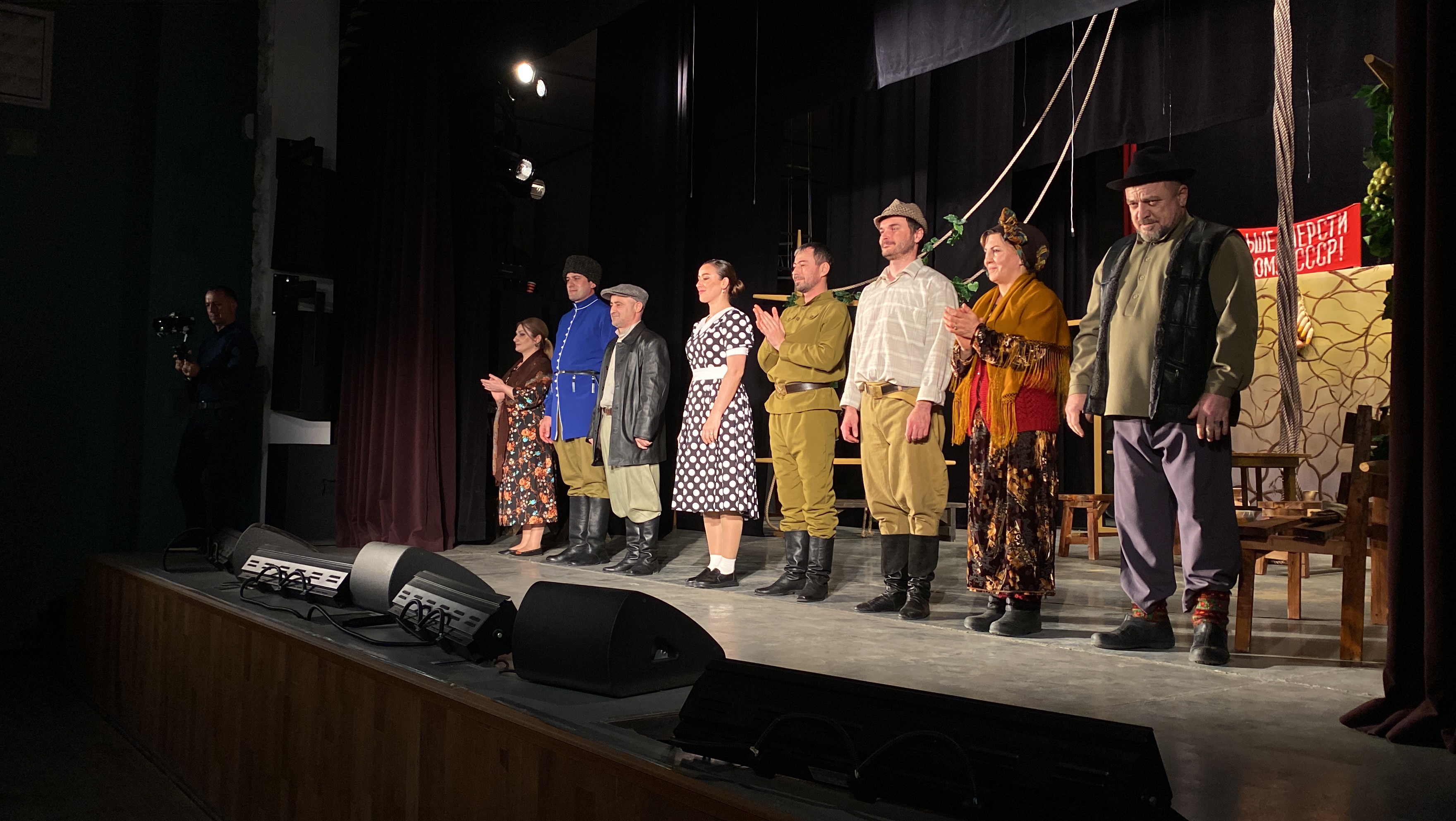 Классика адыгской драматургии: в Дагестане показали спектакль «Женихи»