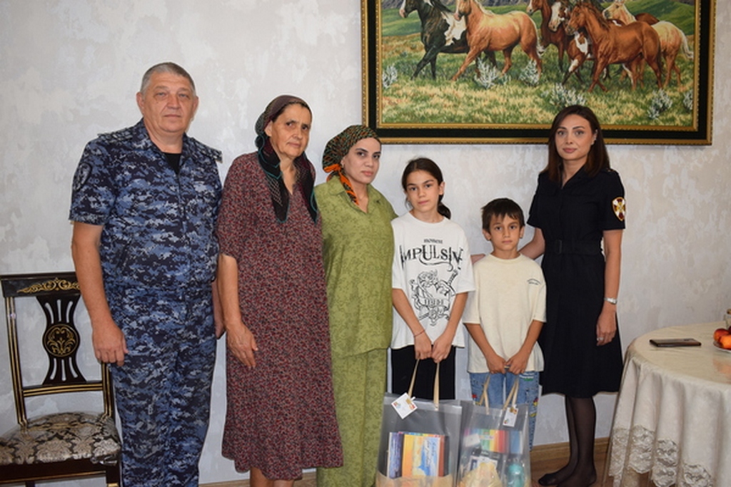 Росгвардейцы в Дагестане помогли собрать в школу детей погибших боевых товарищей