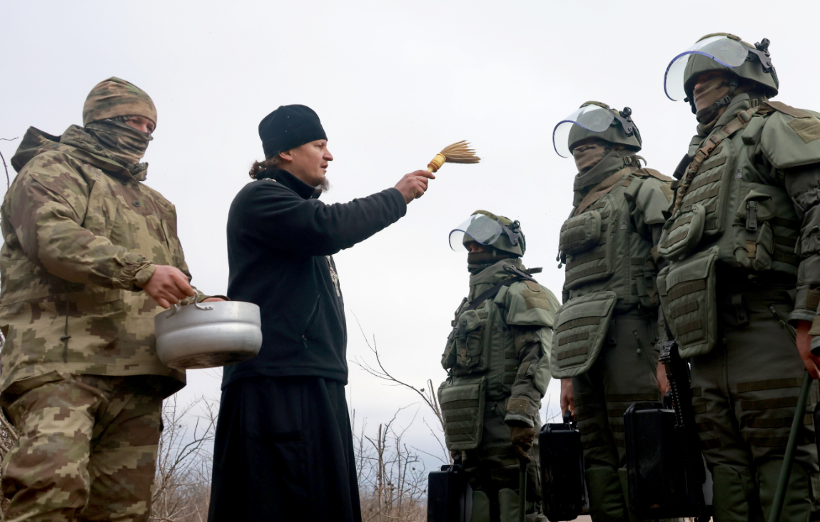 В Думу внесли законопроект о статусе ветеранов для священнослужителей в зоне СВО