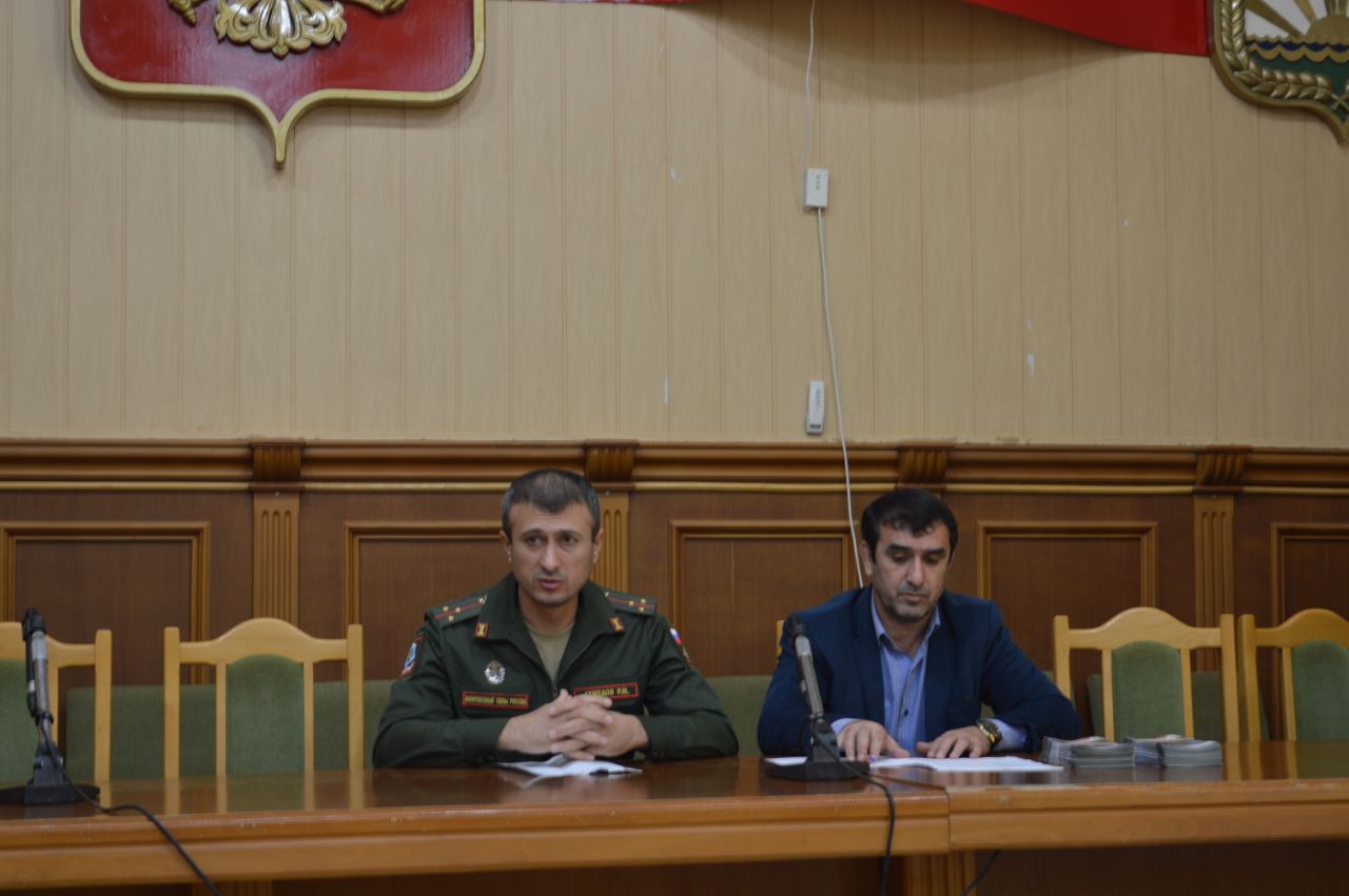 Контрактная служба и осенний призыв: ключевые вопросы обсудили в Каякентском районе