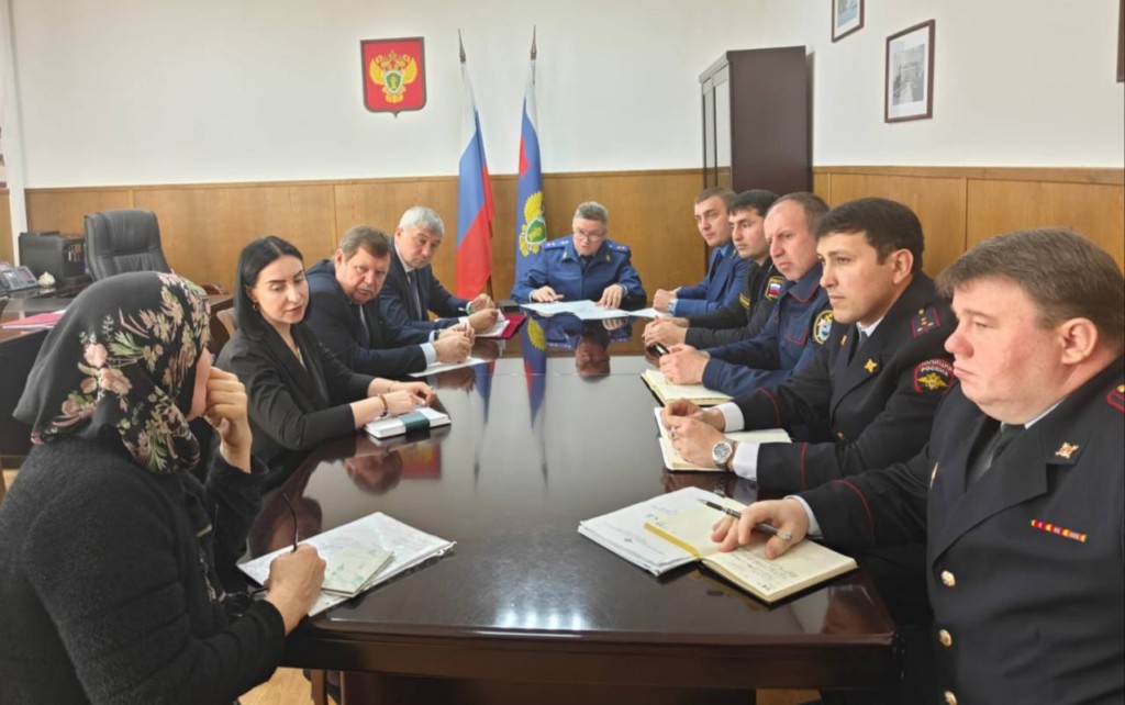 Прокурор Дагестана Виктор Эпп выслушал проблемы жителей Кизляра