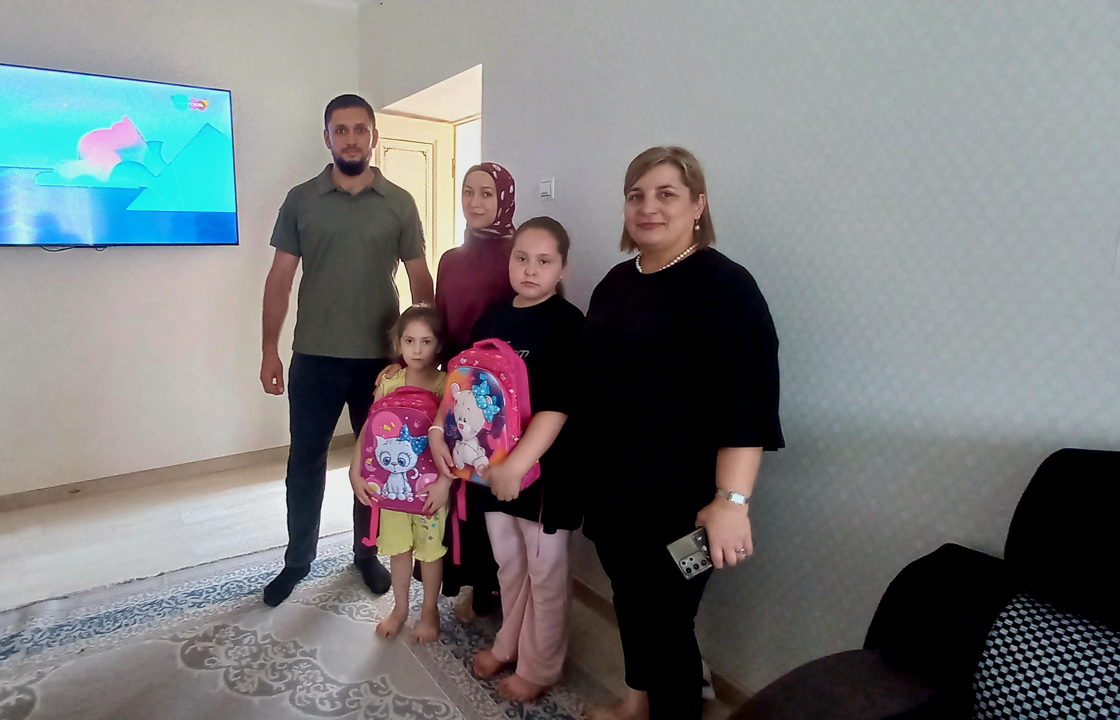 Коллектив Реабилитационного центра в Ахтынском районе в рамках акции «Собери ребенка в школу» помог 15 детям