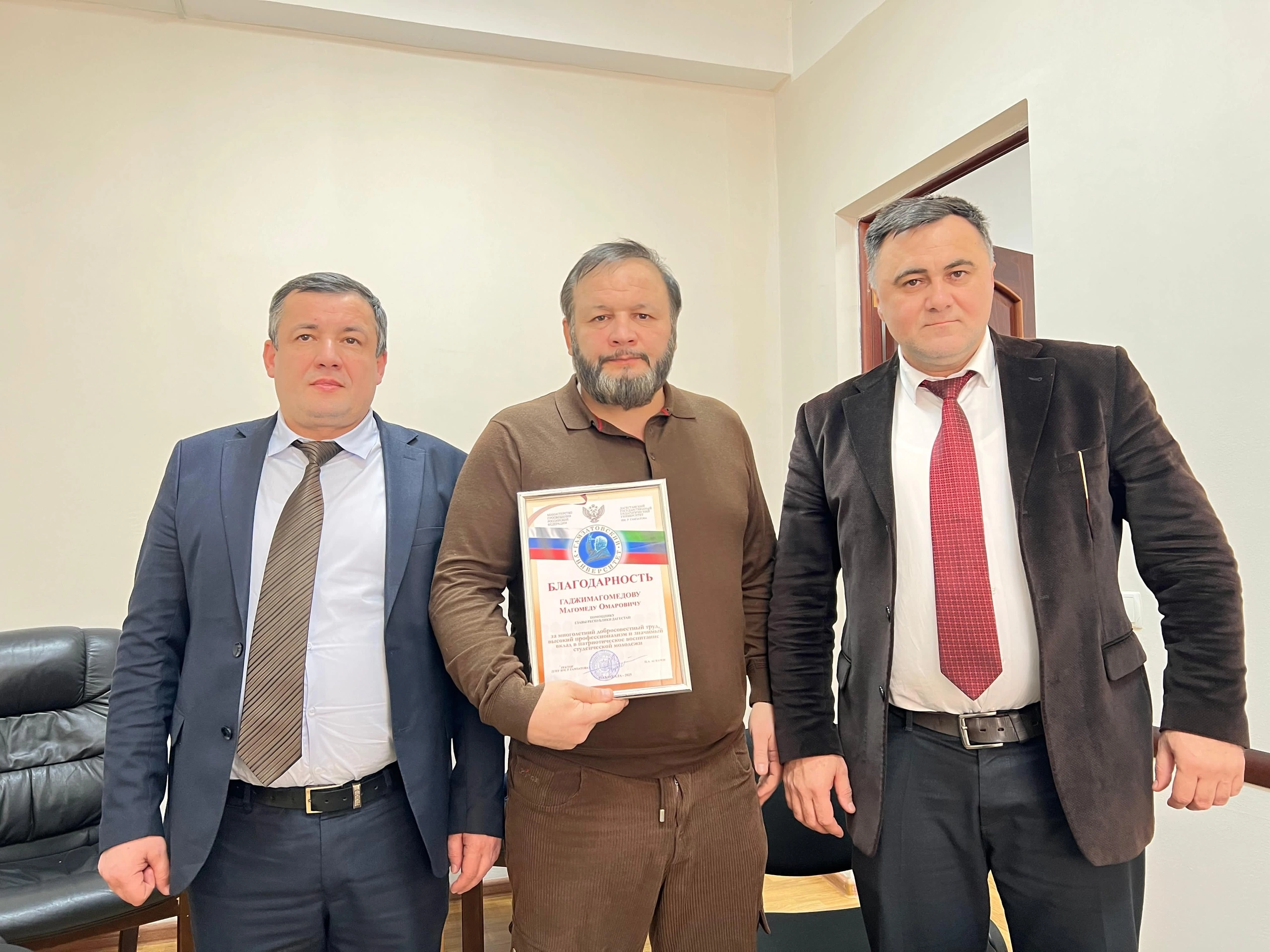 Помощник Главы Дагестана Магомед Гаджимагомедов оказал помощь ДГПУ