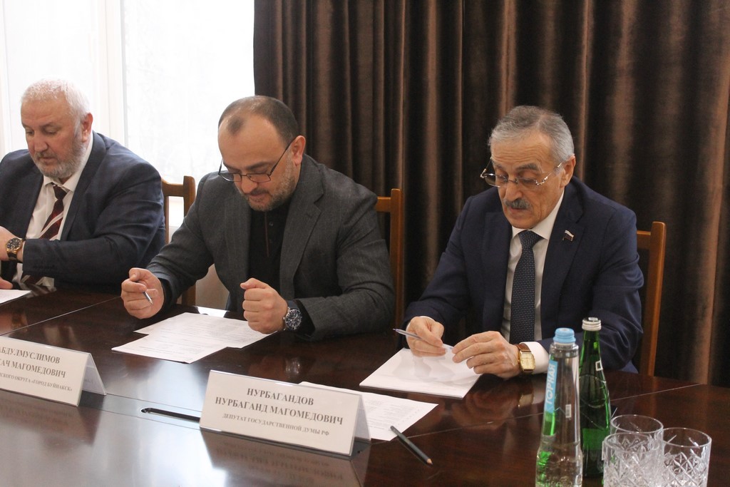 Нурбаганд Нурбагандов провел прием граждан в городе Буйнакске