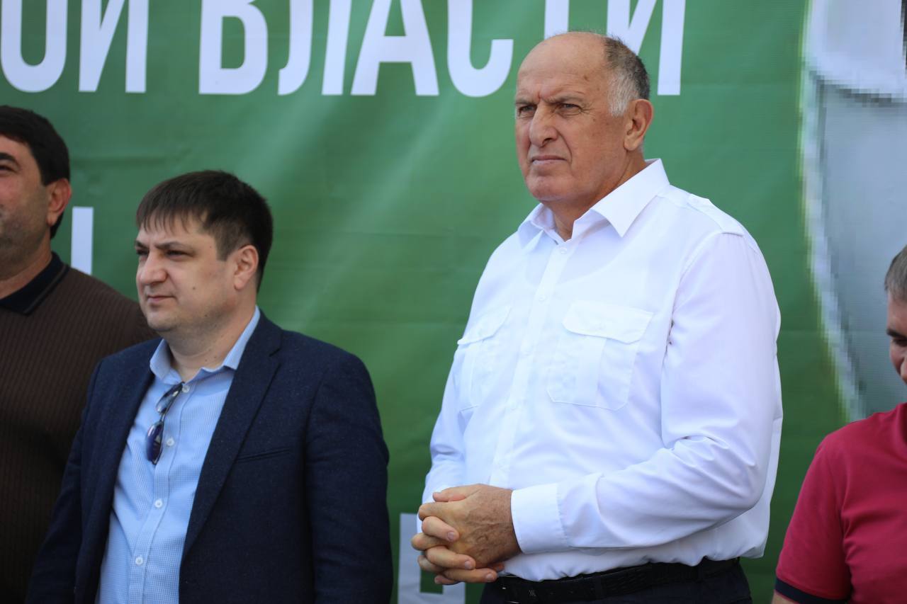 Абдулмуслим Абдулмуслимов поздравил Махача Омарова с днём рождения