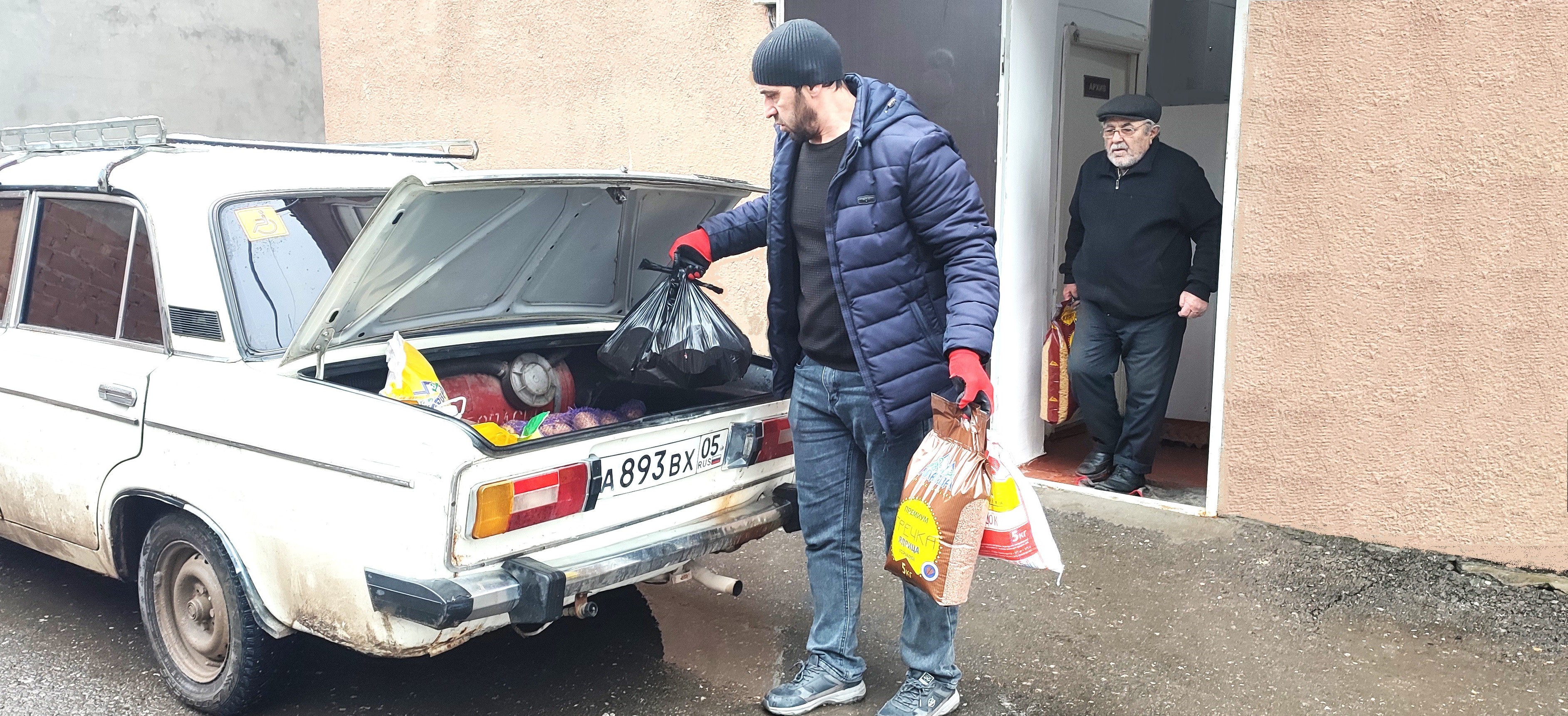 Минтруд РД совместно с «Киргу» провел в Хасавюрте благотворительную акцию