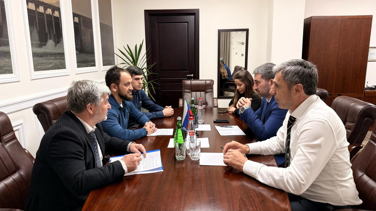 Вопросы улучшения обратной связи обсудили ЦУР и Минэнерго Дагестана