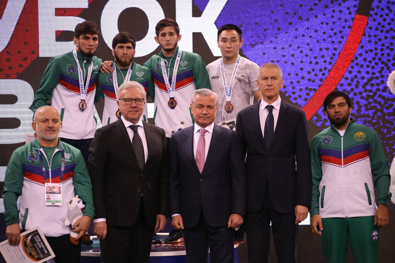 Сергей Меликов поздравил дагестанских борцов с триумфом на турнире в Красноярске
