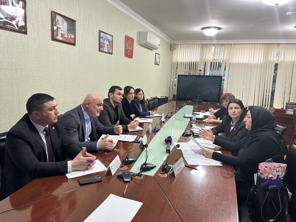 В Дагестане в приемную партии «ЕР» обратилось более 130 человек