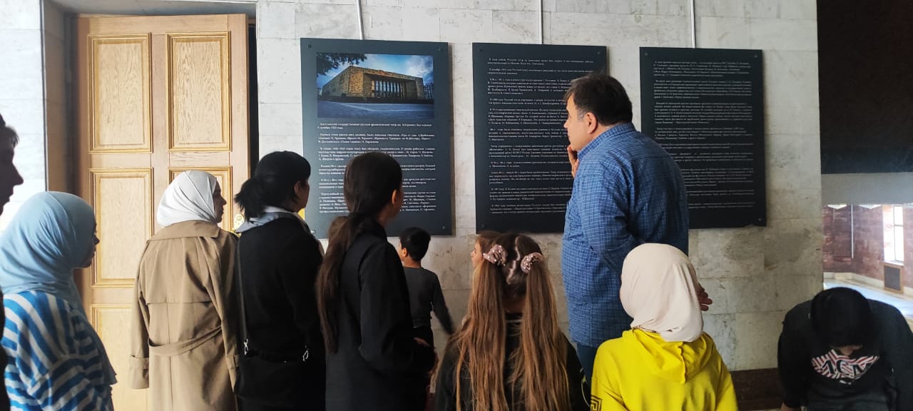 Подопечные Реабилитационного центра Кизилюрта посетили Лакский театр имени Эффенди Капиева