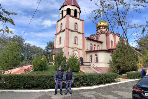 Росгвардейцы обеспечили безопасность проведения Крестного хода в Дагестане