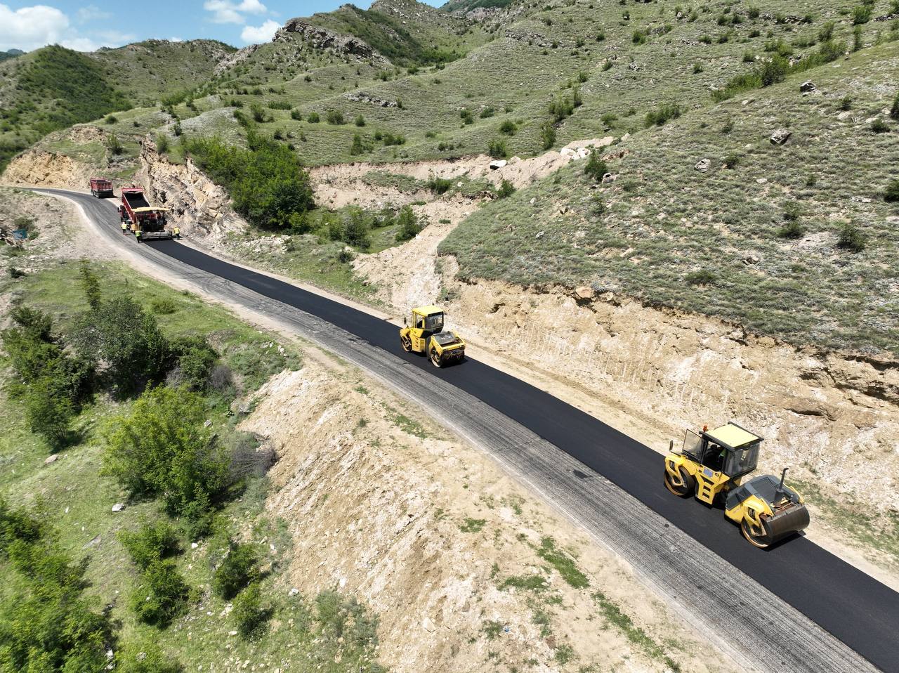 В Дахадаевском районе капитально ремонтируют 7 километров дороги регионального значения