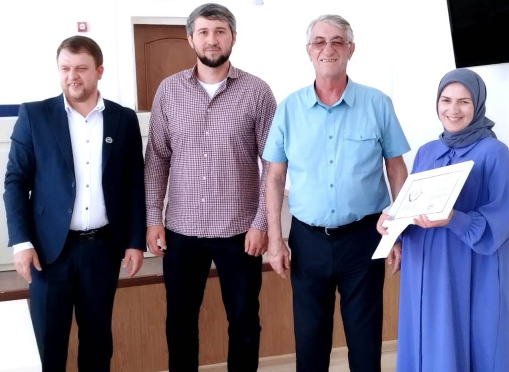 В Гунибском районе чествовали выпускников-медалистов 2025 года