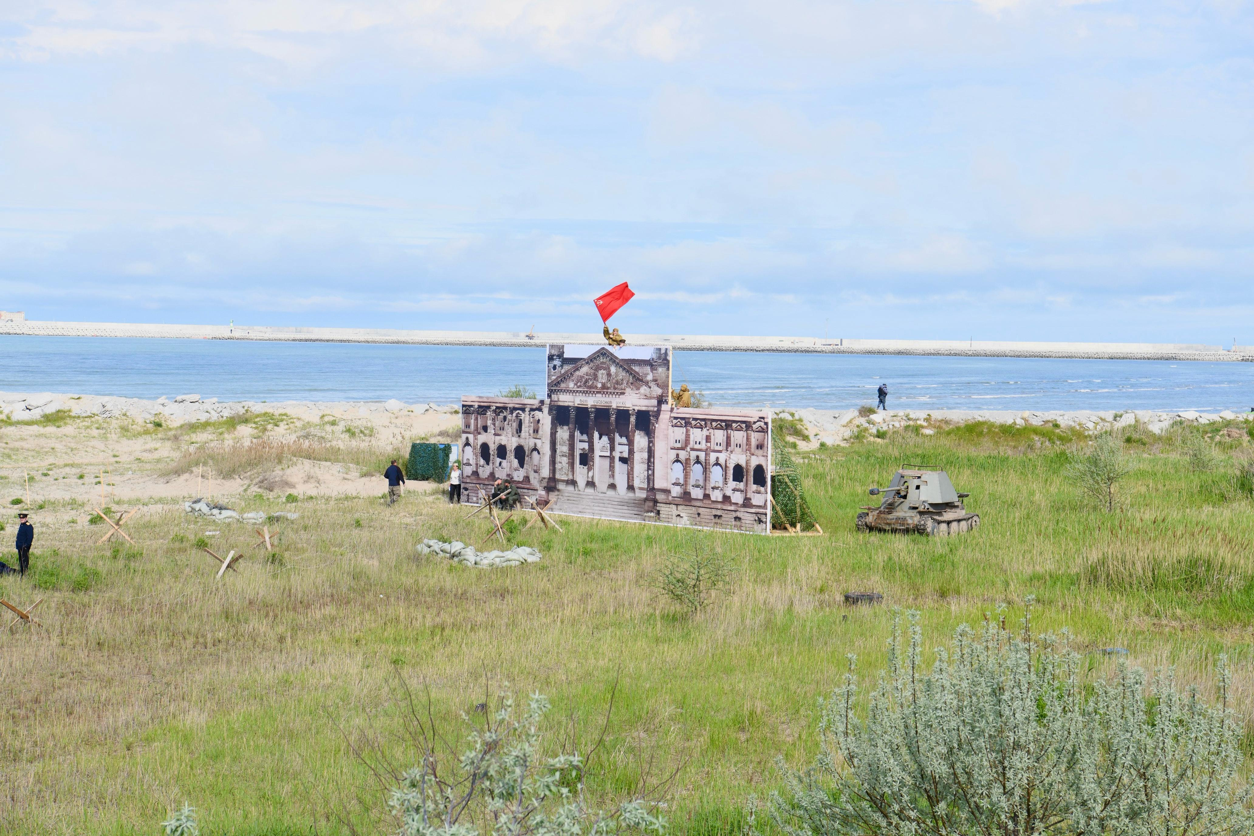 В Каспийске прошел фестиваль исторической реконструкции «Знамя Победы»