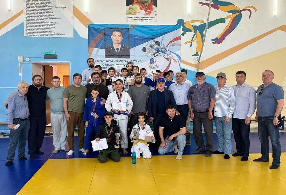 Турнир по дзюдо памяти бойца СОБР Росгвардии прошел в Дагестане